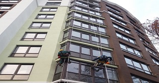 Установка крыши на балкон Волхов цена от 1055 руб. м/2.